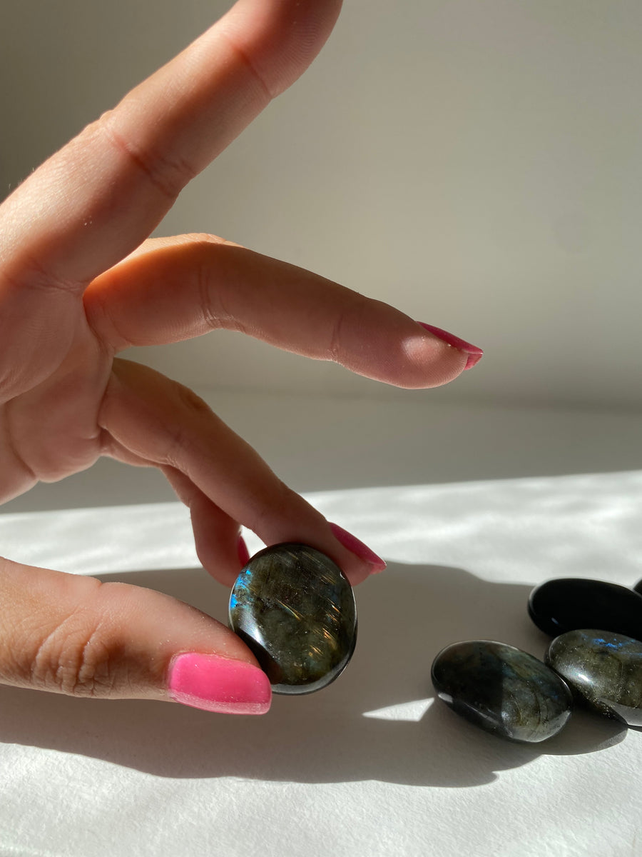 LABRADORITE : BOUCLIER