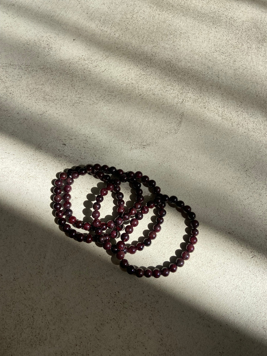 BRACELET BABY PERLES GRENAT : ASSURANCE