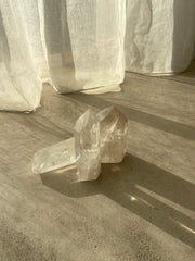 cristal de roche prisme intuition sisters astrologie wellness astro astrology energy énergie feel good cristaux crystals