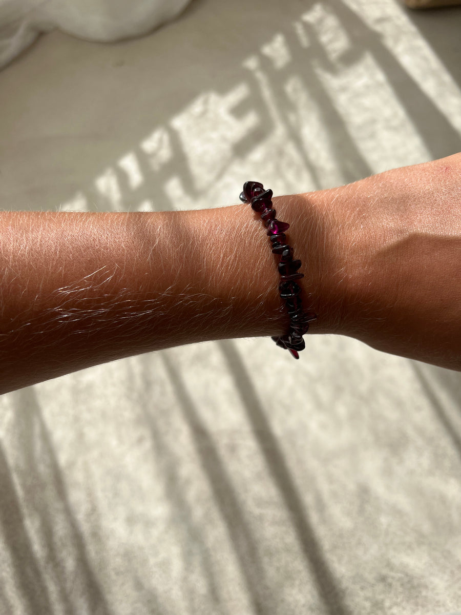 BRACELET FRAGMENTS GRENAT : ASSURANCE